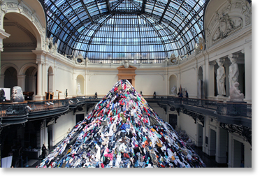 "Almas" by French sculptor Christian Boltanski being constructed in the Museo de Bellas Artes in Santiago, Chile. The sculpture is composed of used clothes. 