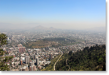 Una vista de Santiago de la cumbre de Cerro San Cristobal.