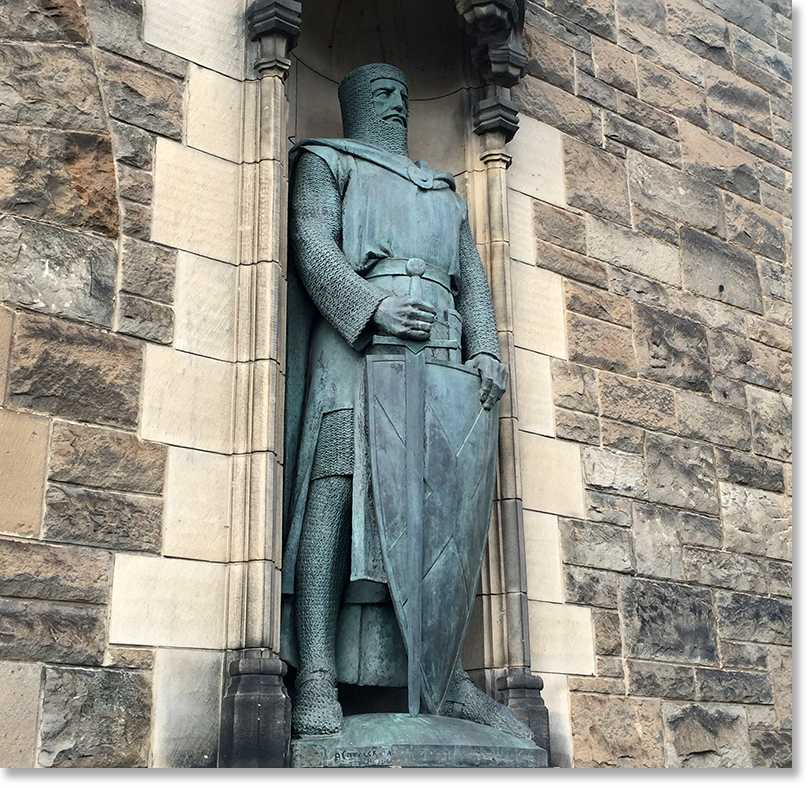 A statue of Sir William Wallace by the main gate to Edinburgh Castle. Sir Wiliam Wallace was a leader of the Scottish resistance / independence movement in the thirteenth century.