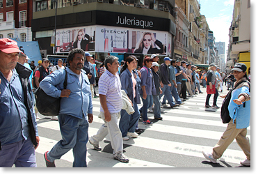 Una manifestación de excluidos pasa por el centro de Buenos Aires (organizado por Movimiento de Pie.)