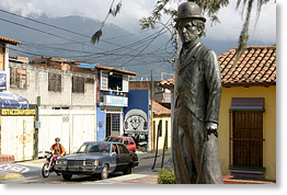 A statue of Charlie Chaplin in Merida.