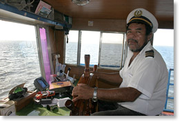 Jose Maria Lorio, el captain del ferry #1 en el Lago Nicaragua navega el ferry a la isla de Ometepe.