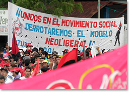 En 2008, celebrando el Repliegue, un retrato táctico de los Sandinistas de Managua a Masaya en junio 1979.