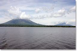 Los dos volcanes Concepción y Maderas en la isla Ometepe en el Lago Nicaragua (Cocibolca).